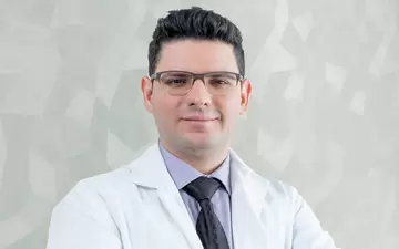 Dr. med. Panagiotis Kouros, Facharzt FMH für Augenheilkunde, spez. Ophthalmochirurgie