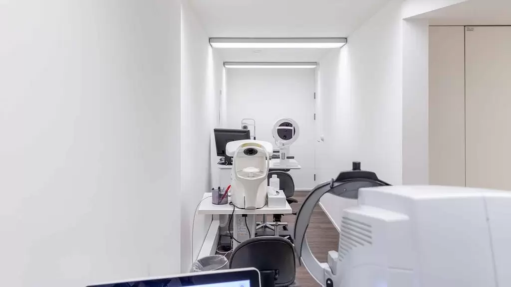 Geräteraum der Augenklinik Zürich