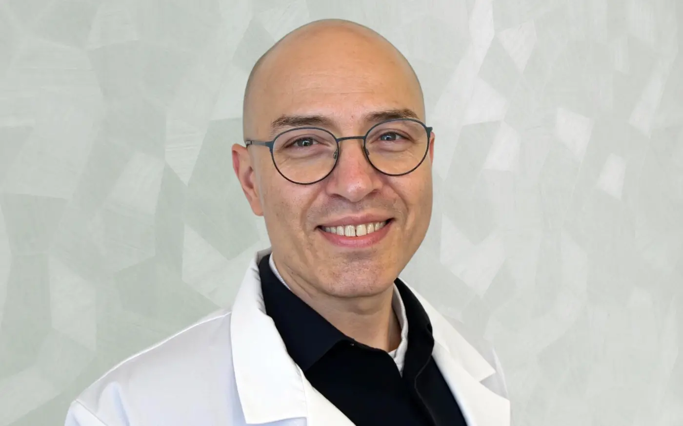 Dr. med. univ. (AT) Alen Malek-Merkumians, Facharzt für Augenheilkunde