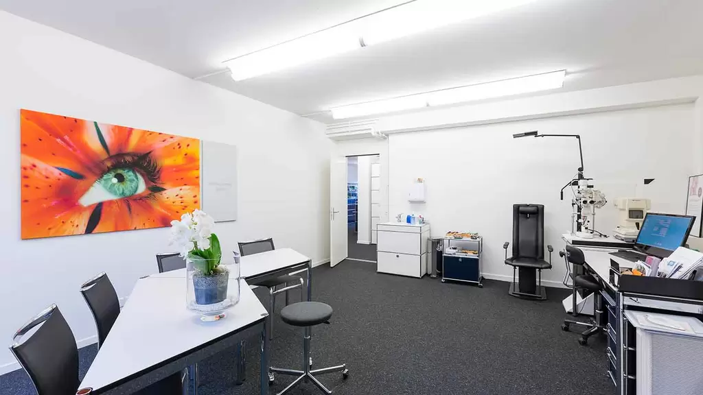 Sprechzimmer des Augenzentrum Thun