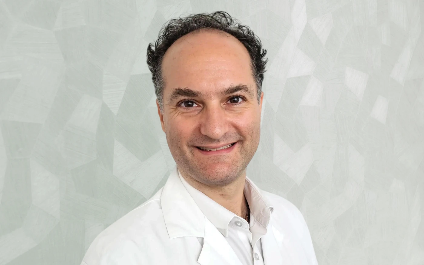 Dr. med. Carlo Suter ist Facharzt Augenheilkunde in Langenthal, Grenchen, Wohlen und Aarau